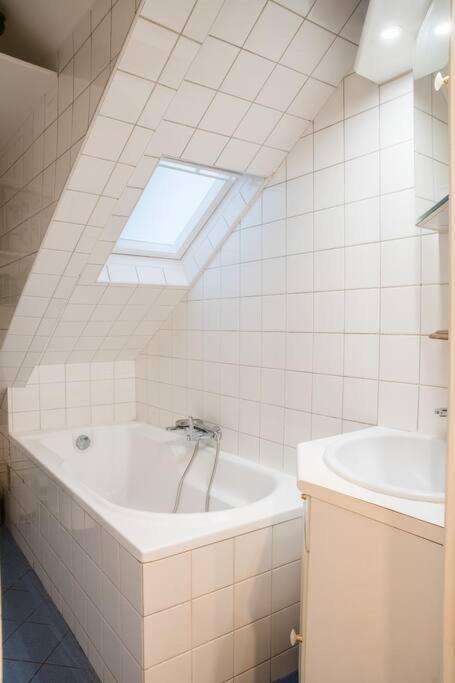 Spacious Studio In Paris Hyper Center - Smart Tv & Wifi - 4P Kültér fotó